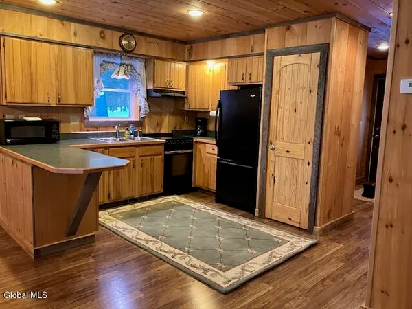 $2,500 | 220 Birchwood Place, Northampton, NY 12134
