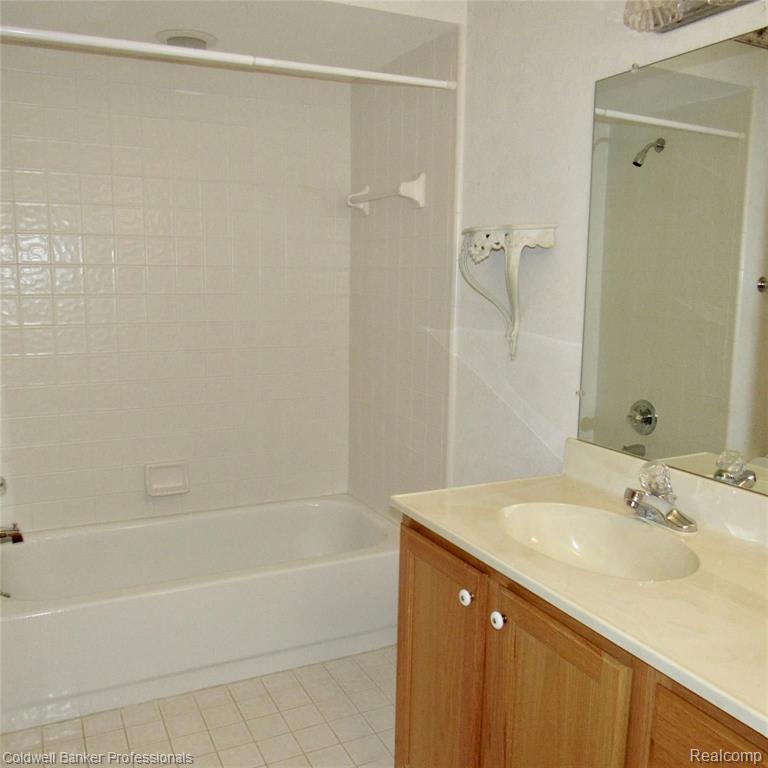 22320 River Ridge Trail Farmington Hills, MI 48335 - Photo 20 of 42