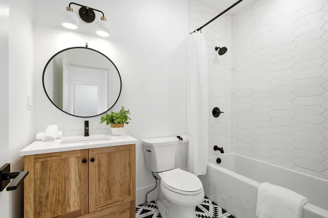 $1,599,000 | 7 Sharon Avenue, Unit 7, Newton, MA 02466