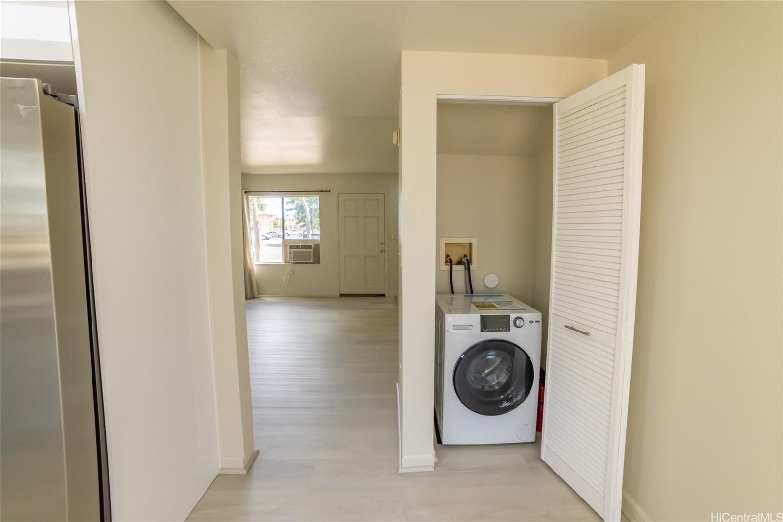 91-1147 Kamaaha Loop, Unit 6F Kapolei, HI 96707 - Photo 12 of 25 a view of living room washer and dryer