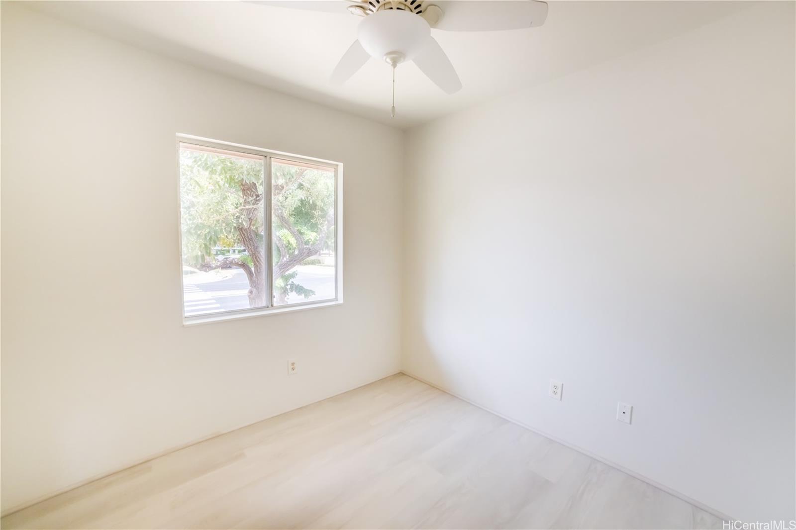 91-1147 Kamaaha Loop, Unit 6F Kapolei, HI 96707 - Photo 14 of 25 an empty room with a window
