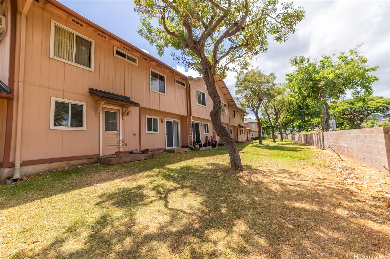 91-1147 Kamaaha Loop, Unit 6F Kapolei, HI 96707 - Photo 25 of 25 a view of a house with swimming pool and sitting area