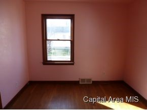 2431 South 13th Street Springfield, IL 62703 - Photo 5 of 9