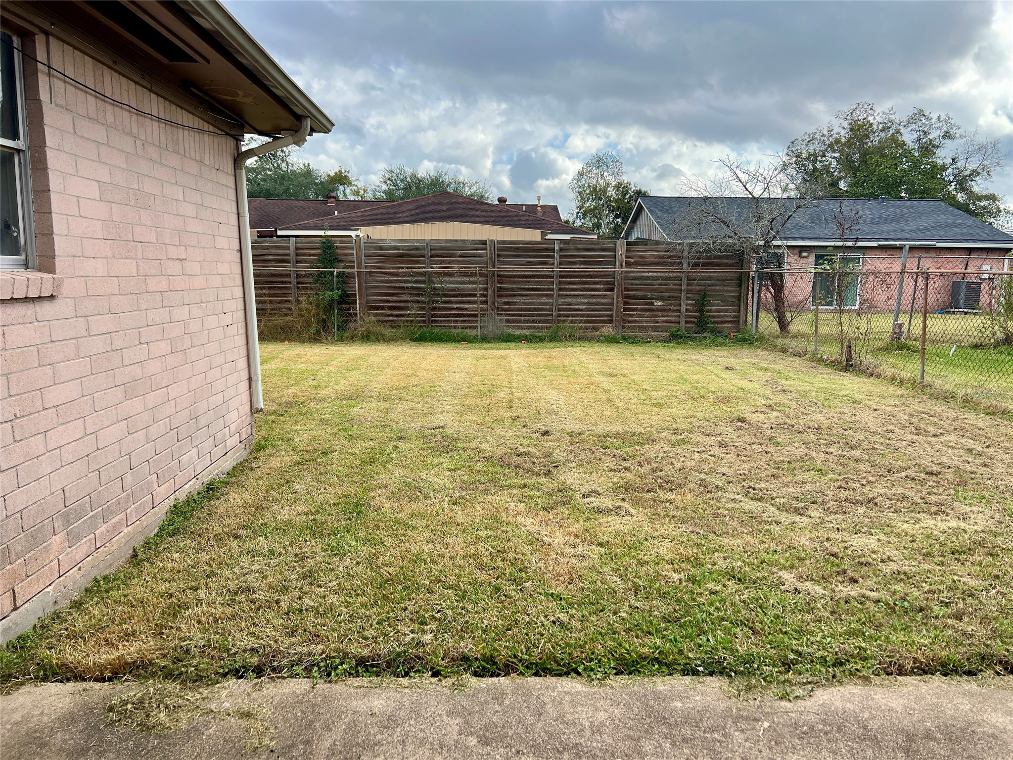 12819 Claygate Drive Houston, TX 77047 - Photo 11 of 12 a view of a backyard