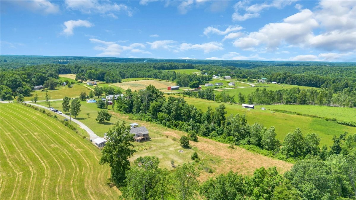2657 Oak Grove Road Red Boiling Springs, TN 37150 - Photo 3 of 45 a view of a city