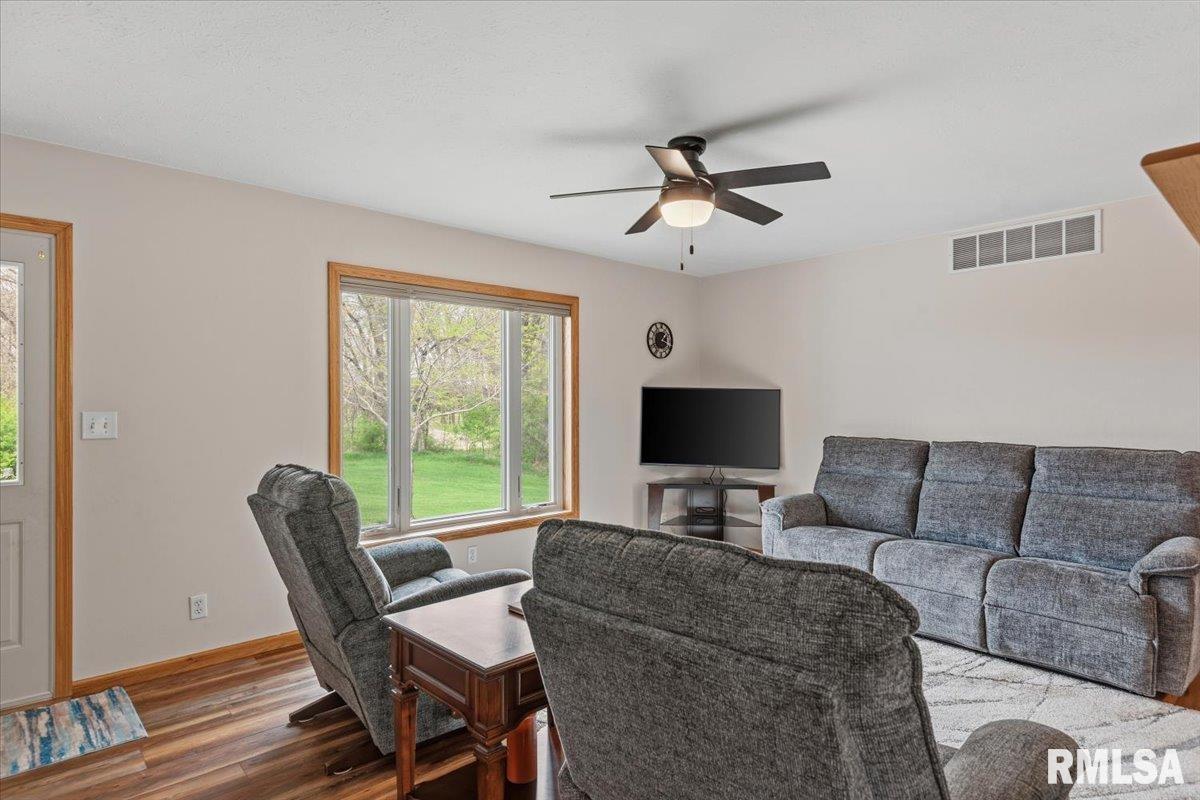 16410 Turkey Run Street Athens, IL 62613 - Photo 4 of 46