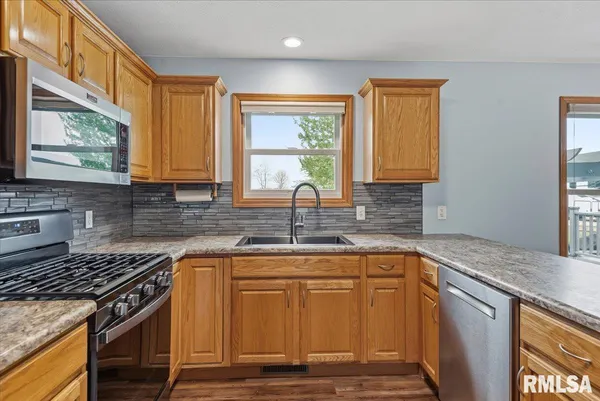 $395,000 | 16410 Turkey Run Street, Athens, IL 62613