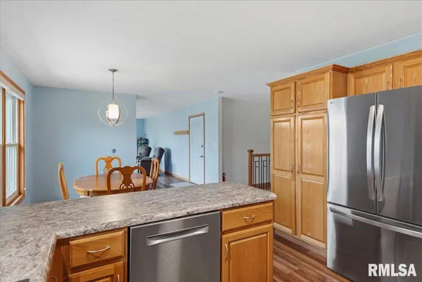 $395,000 | 16410 Turkey Run Street, Athens, IL 62613