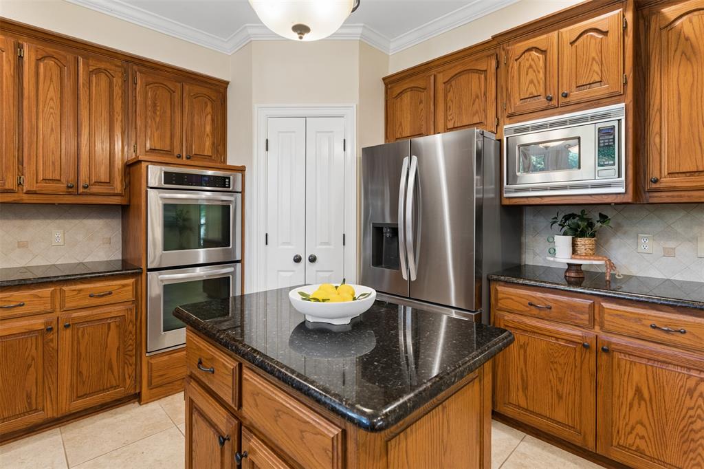 41 Oak Forrest Circle Denton, TX 76210 - Photo 8 of 29 Stainless Steel appliances including double oven and built in microwave