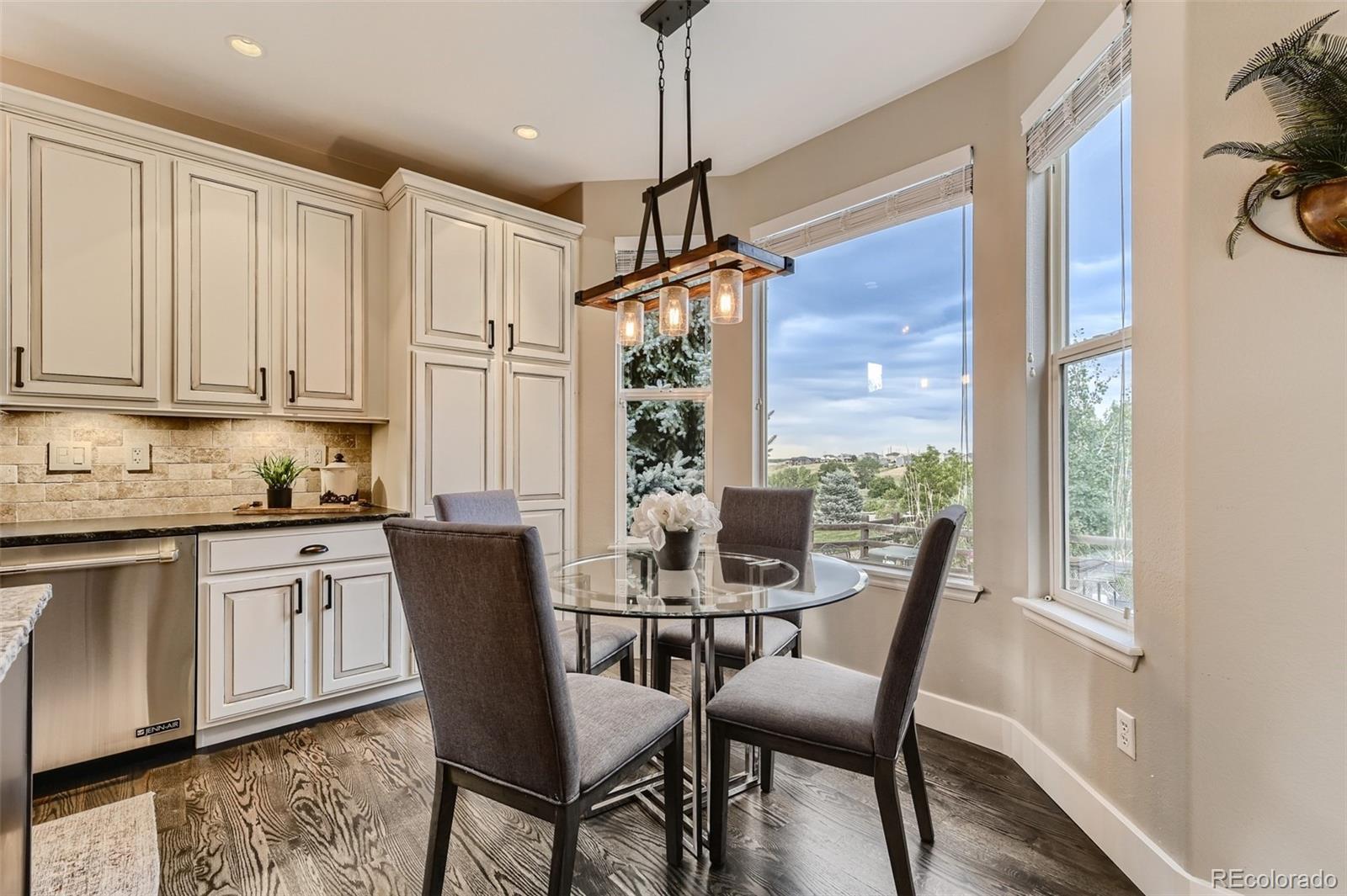 8524 Hackamore Road Littleton, CO 80125 - Photo 9 of 33 Gallery Image 9