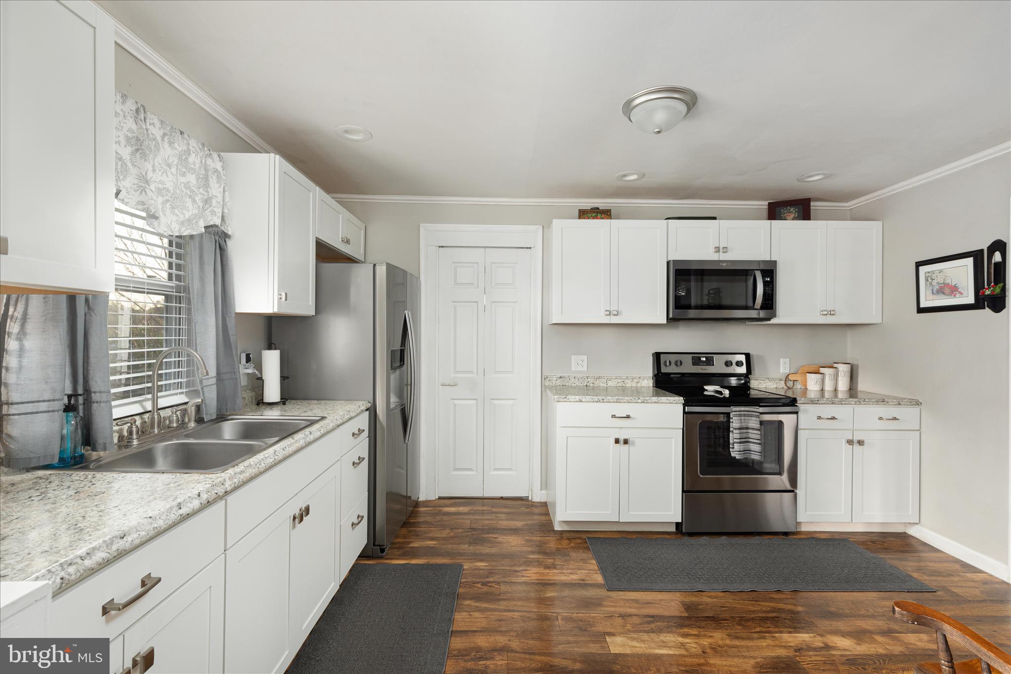 654 Capon Road Strasburg, VA 22657 - Photo 3 of 41 Kitchen with stainless steel appliances