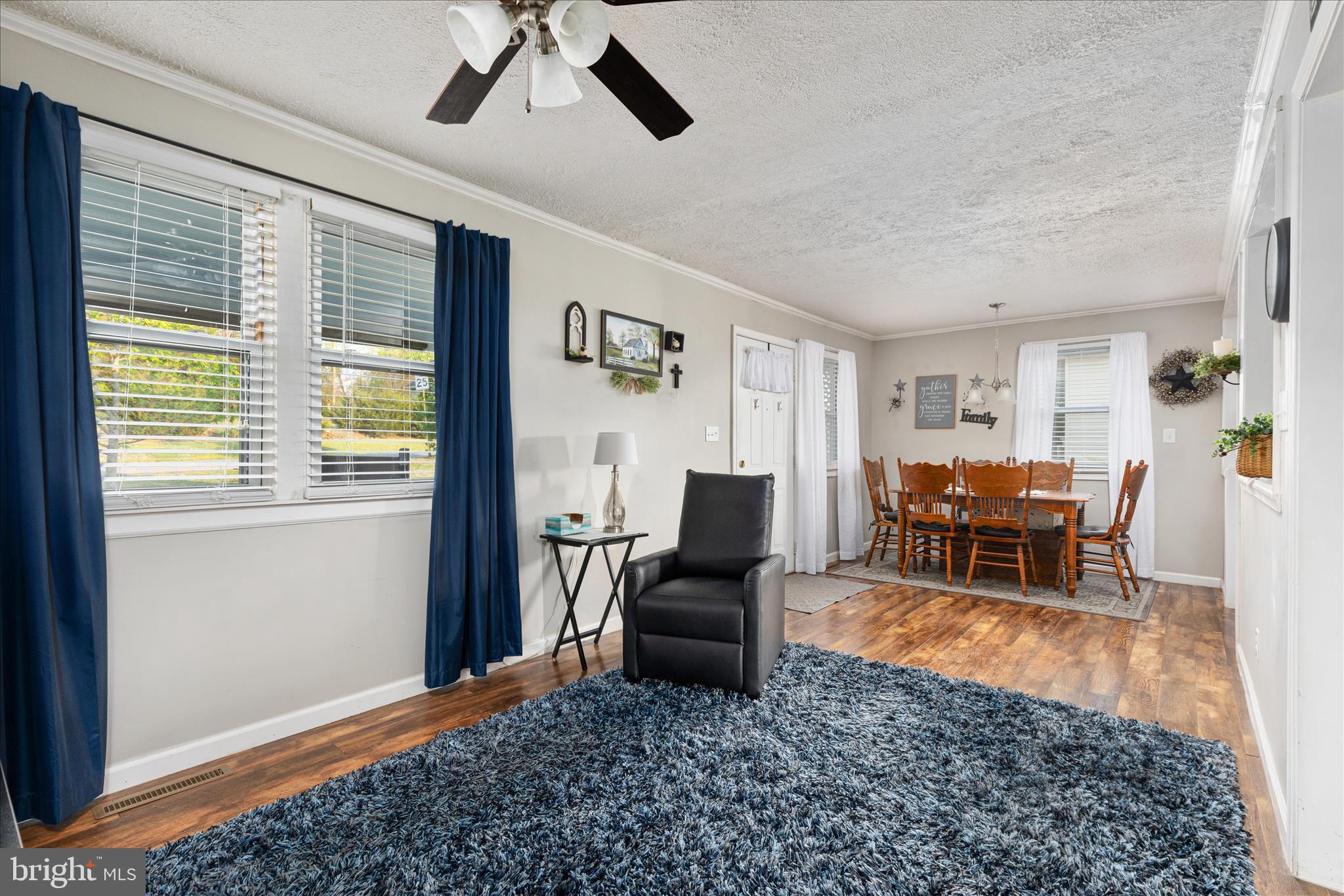 654 Capon Road Strasburg, VA 22657 - Photo 7 of 41 Living/dining area