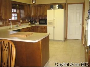 9 Marshall Court Springfield, IL 62712 - Photo 4 of 12