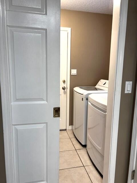 1860 Eagle Lane Navarre, FL 32566 - Photo 14 of 34 a utility room with dryer and washer