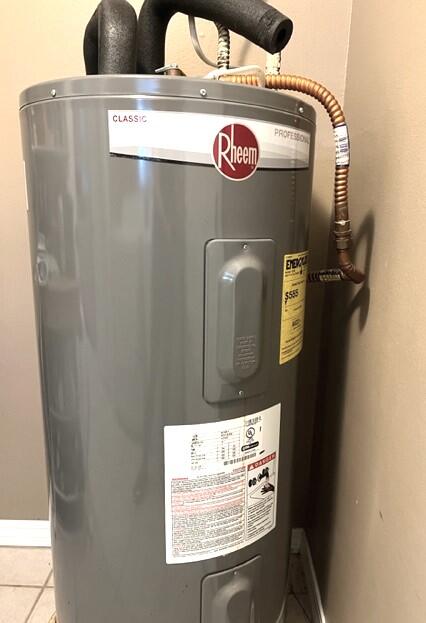 1860 Eagle Lane Navarre, FL 32566 - Photo 15 of 34 a close view of washer and dryer