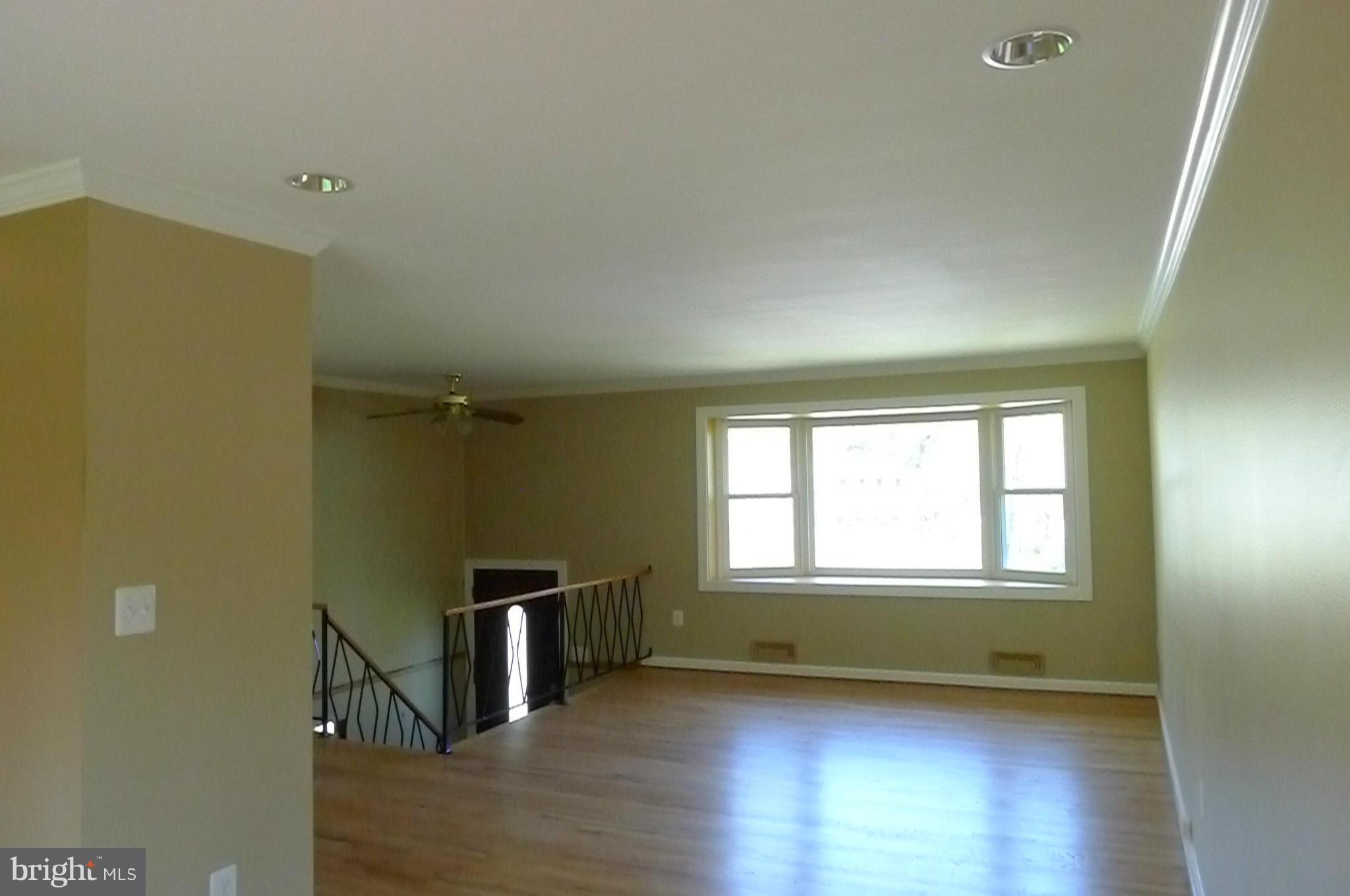 6226 Alberta Street Springfield, VA 22152 - Photo 5 of 20 Living Room
