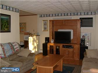 407 Bensal Road Hatboro, PA 19040 - Photo 2 of 11 Living Room