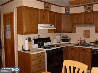 407 Bensal Road Hatboro, PA 19040 - Photo 3 of 11 Kitchen