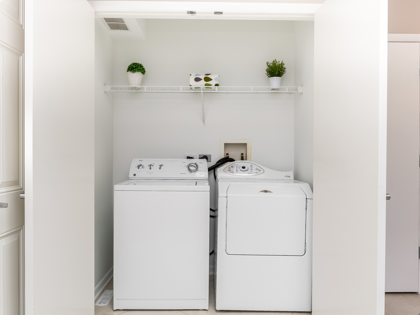 1940 Brentwood Road Northbrook, IL 60062 - Photo 13 of 22 a utility room with dryer and washer