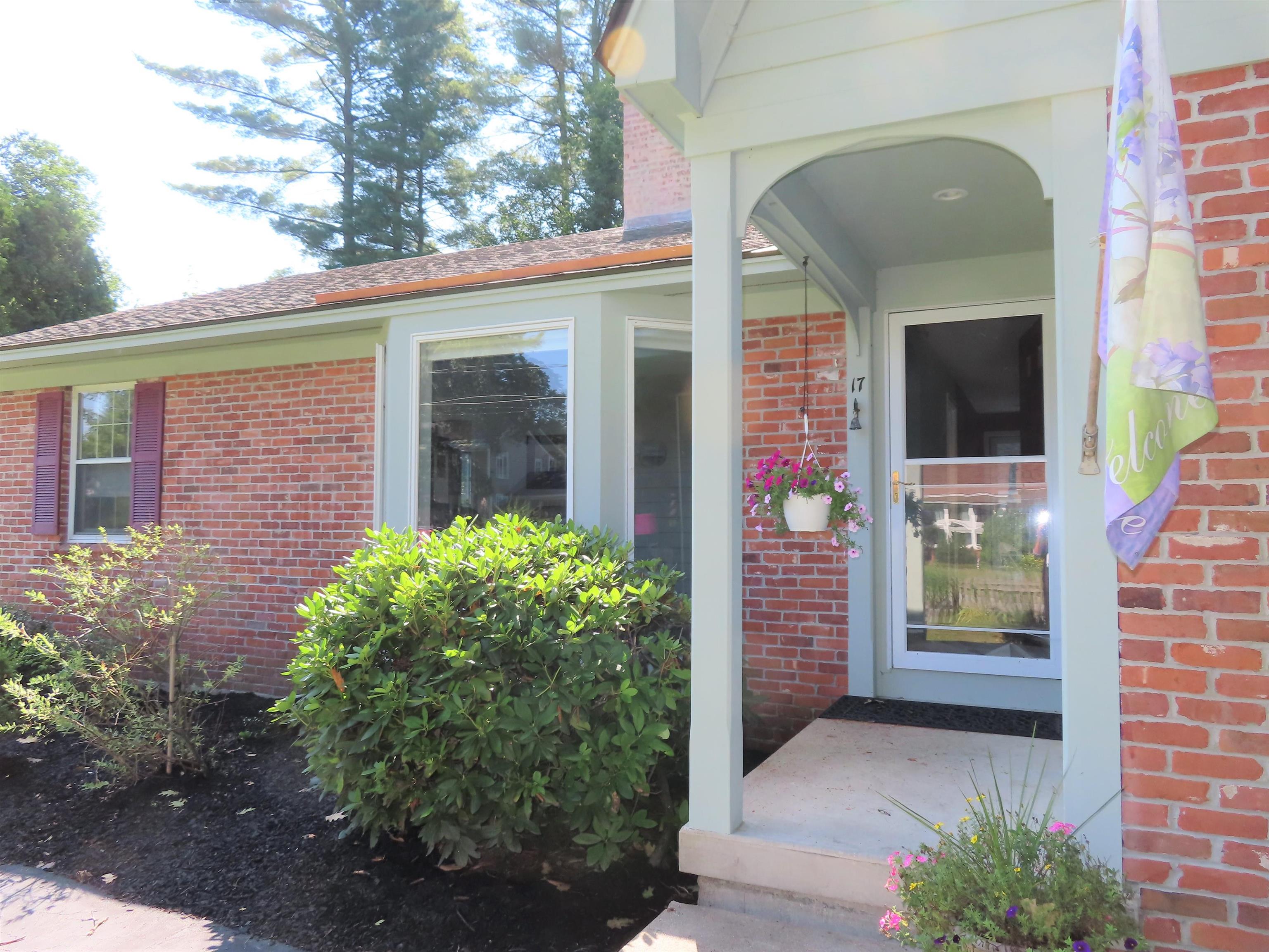 17 Leahy Road Keene, NH 03431 - Photo 3 of 40