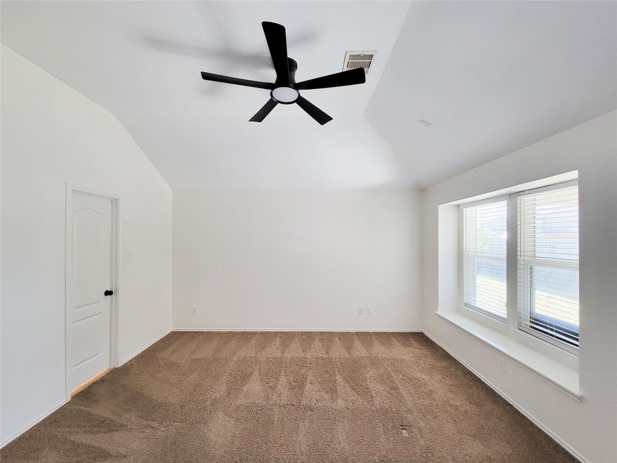 13935 Kenswick Key Lane Houston, TX 77047 - Photo 19 of 33 a view of a livingroom with a ceiling fan and window