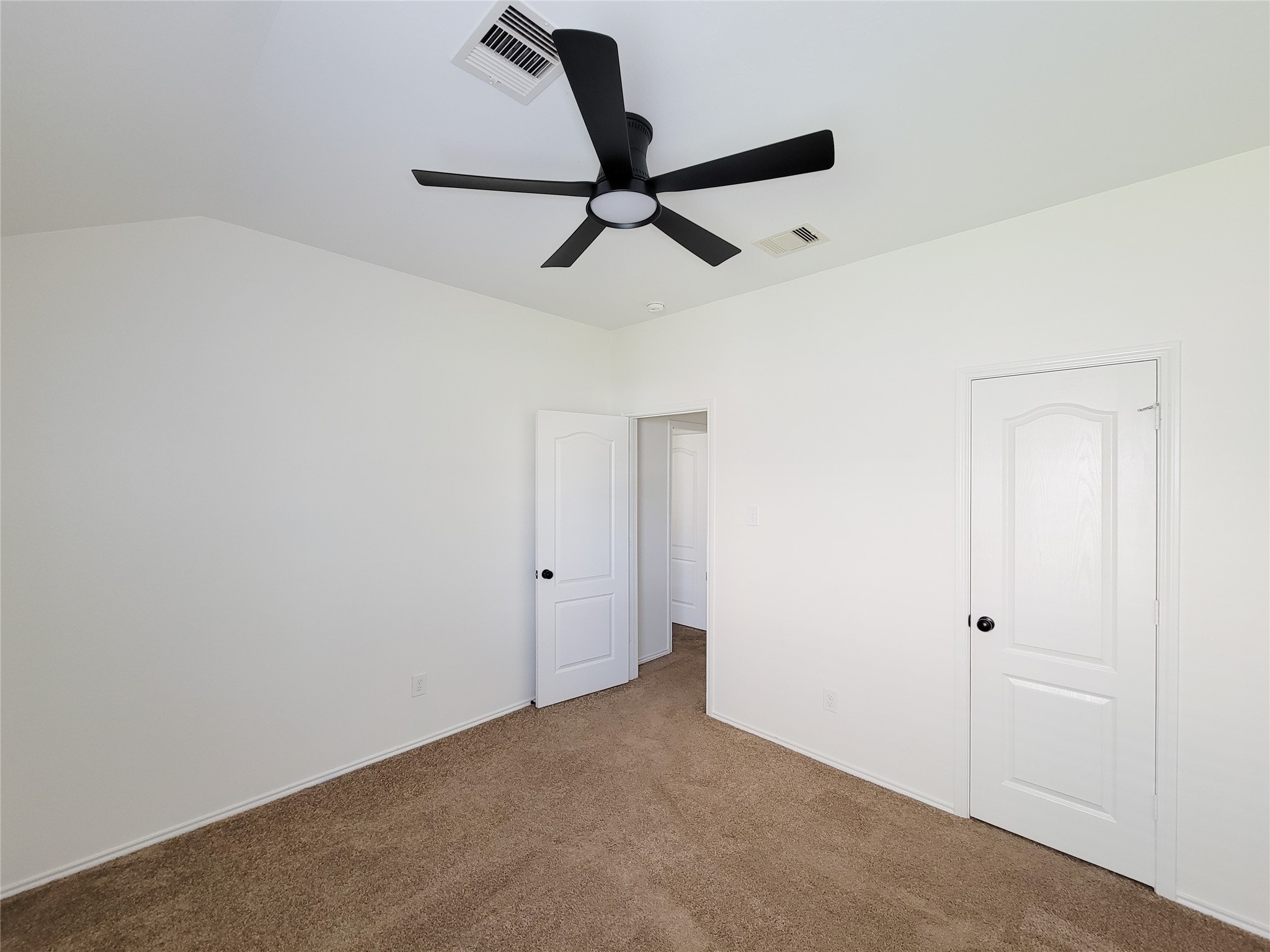 13935 Kenswick Key Lane Houston, TX 77047 - Photo 24 of 33 a view of a room with a ceiling fan