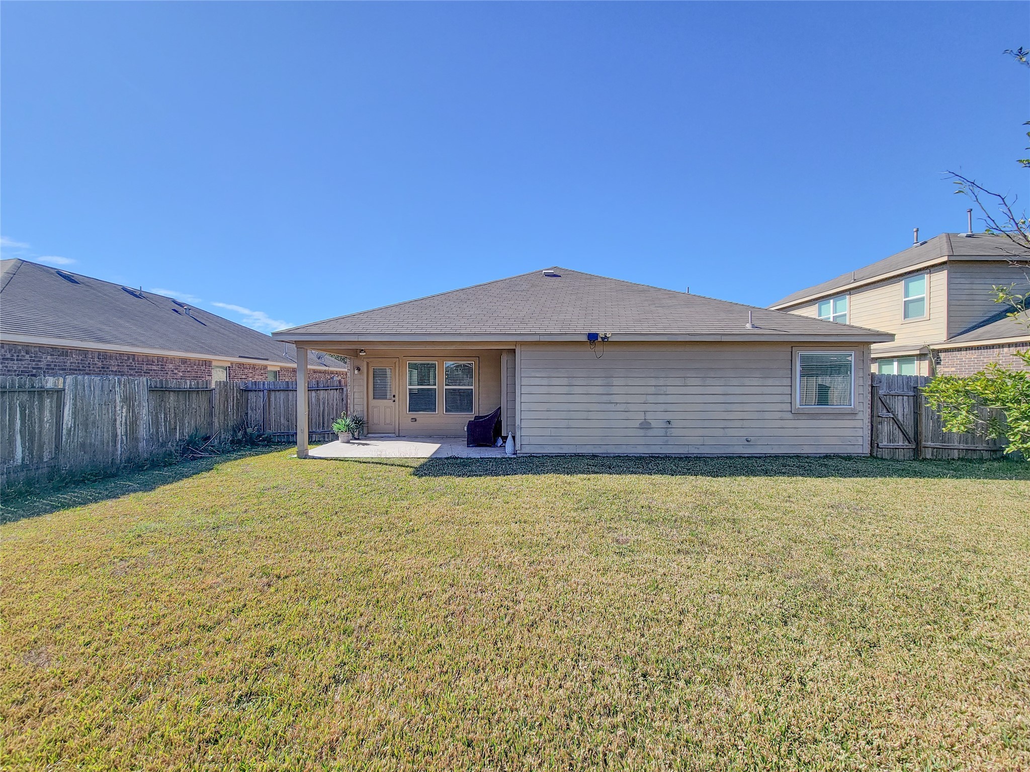 13935 Kenswick Key Lane Houston, TX 77047 - Photo 31 of 33 a view of a house with a backyard