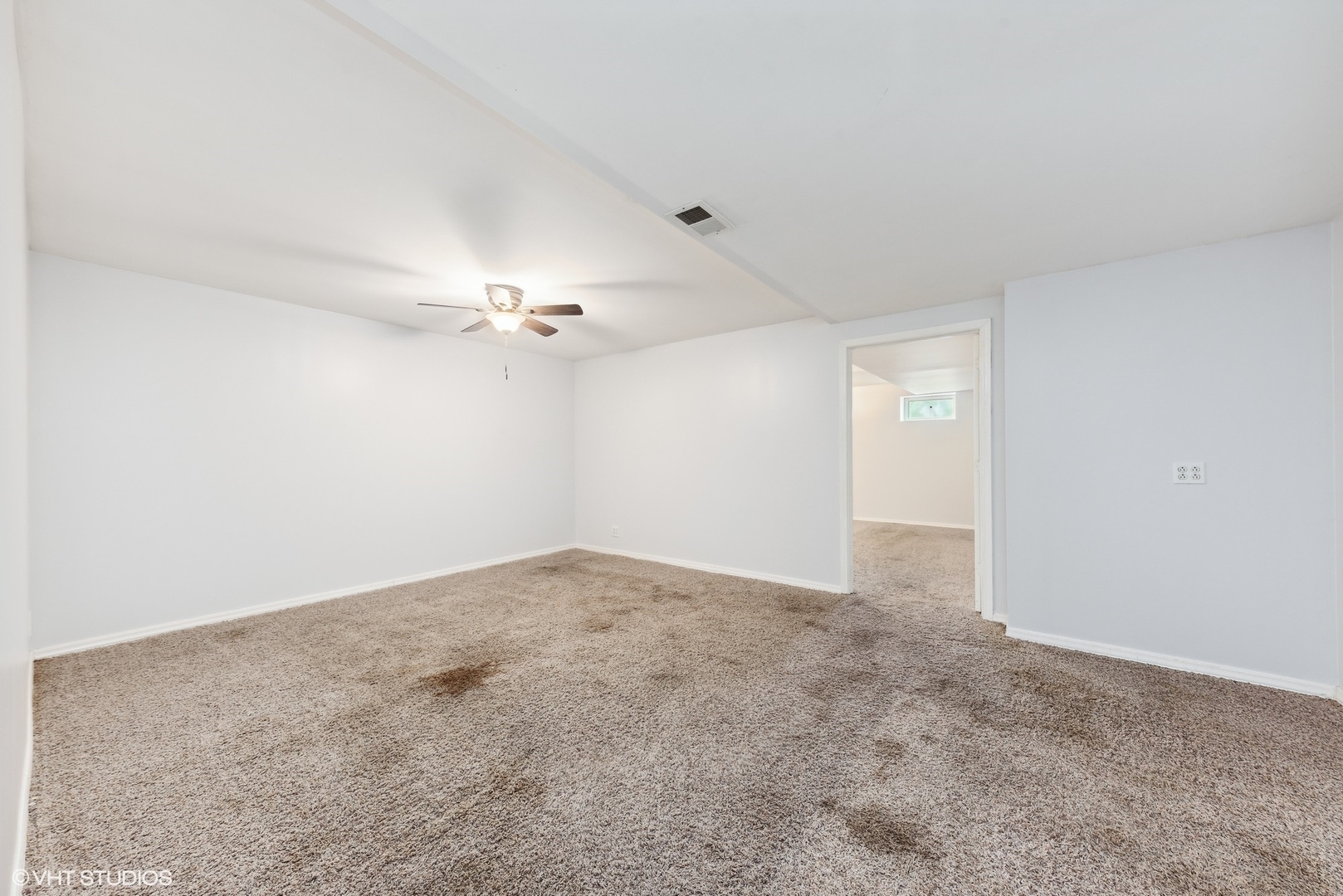 23914 Hillfarm Road Lake Barrington, IL 60010 - Photo 32 of 43 an empty room with chandelier fan