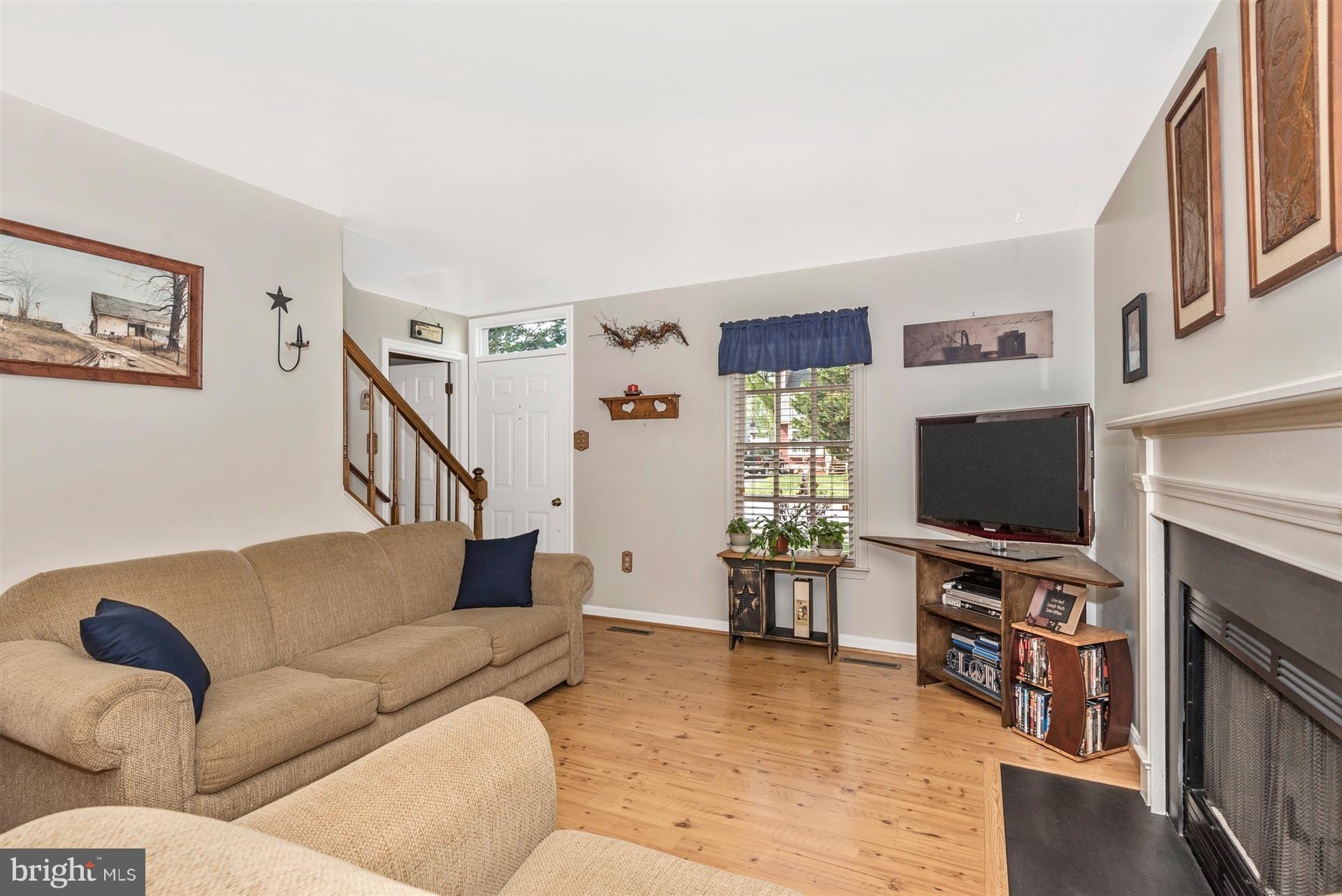 117 Rouzer Lane Thurmont, MD 21788 - Photo 2 of 19 Family Room