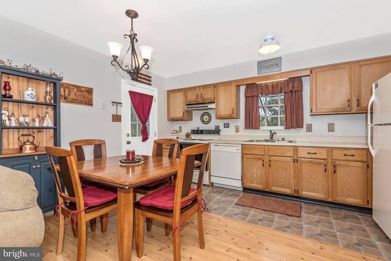 117 Rouzer Lane Thurmont, MD 21788 - Photo 4 of 19 Interior (General)