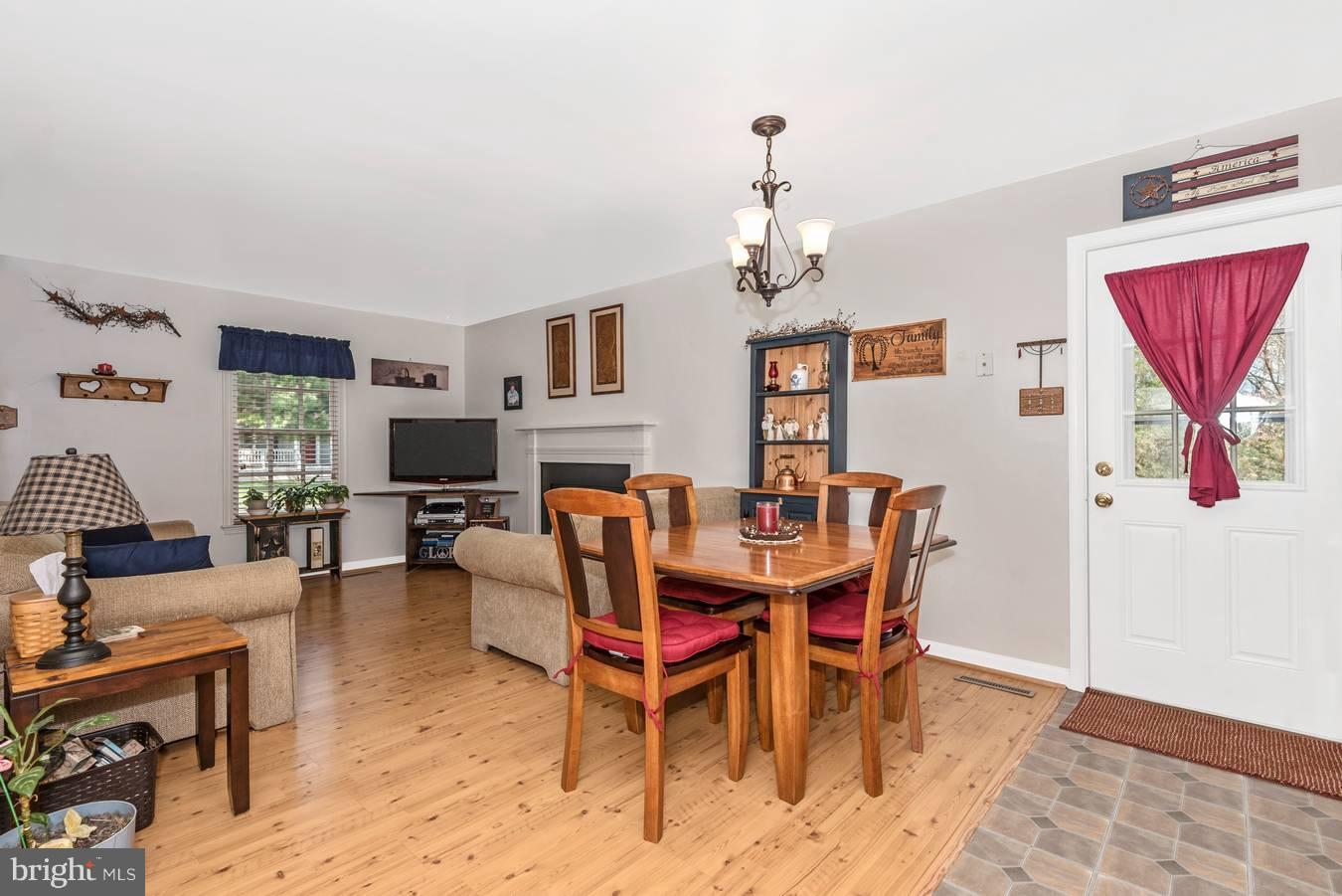 117 Rouzer Lane Thurmont, MD 21788 - Photo 5 of 19 Interior (General)