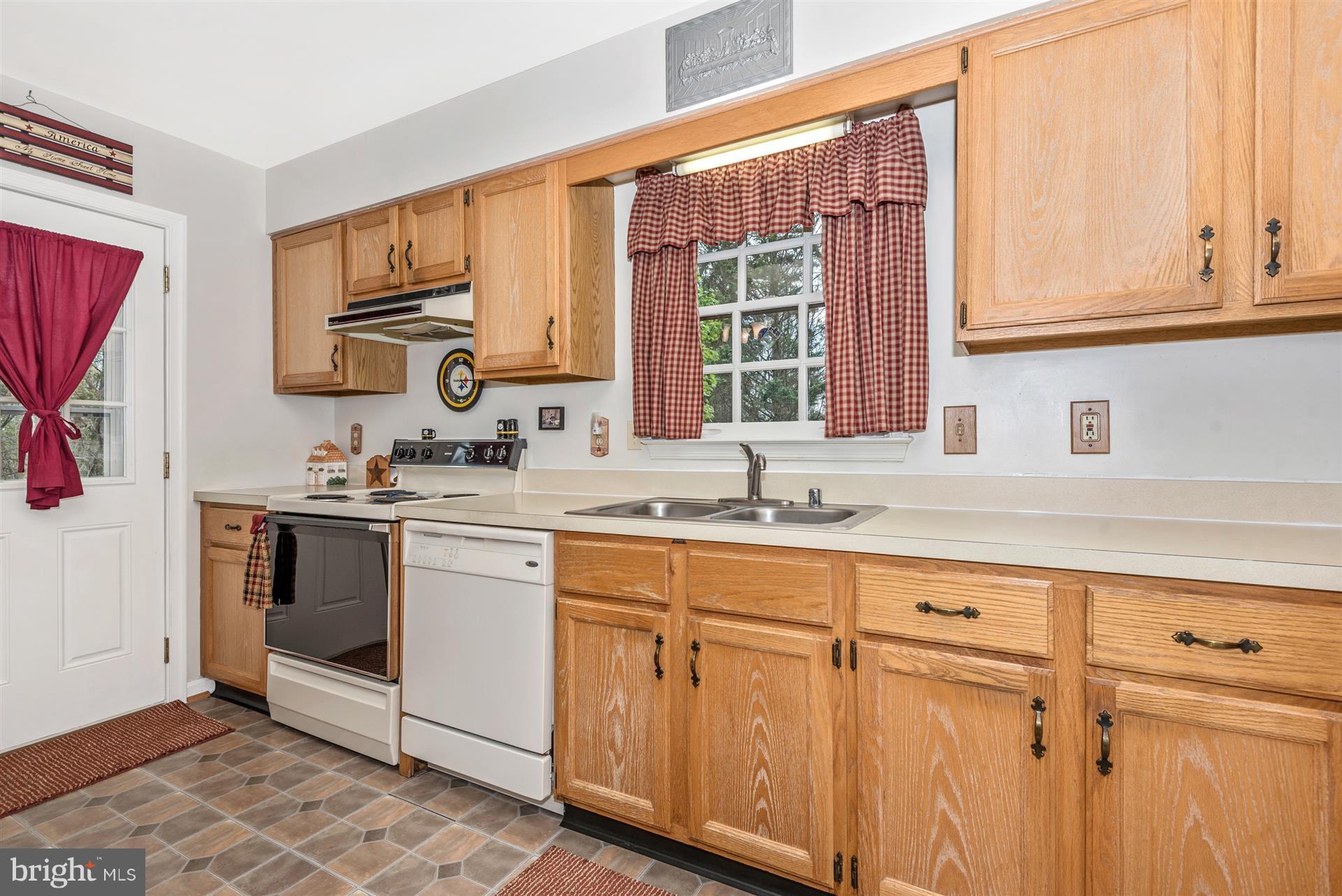 117 Rouzer Lane Thurmont, MD 21788 - Photo 6 of 19 Kitchen