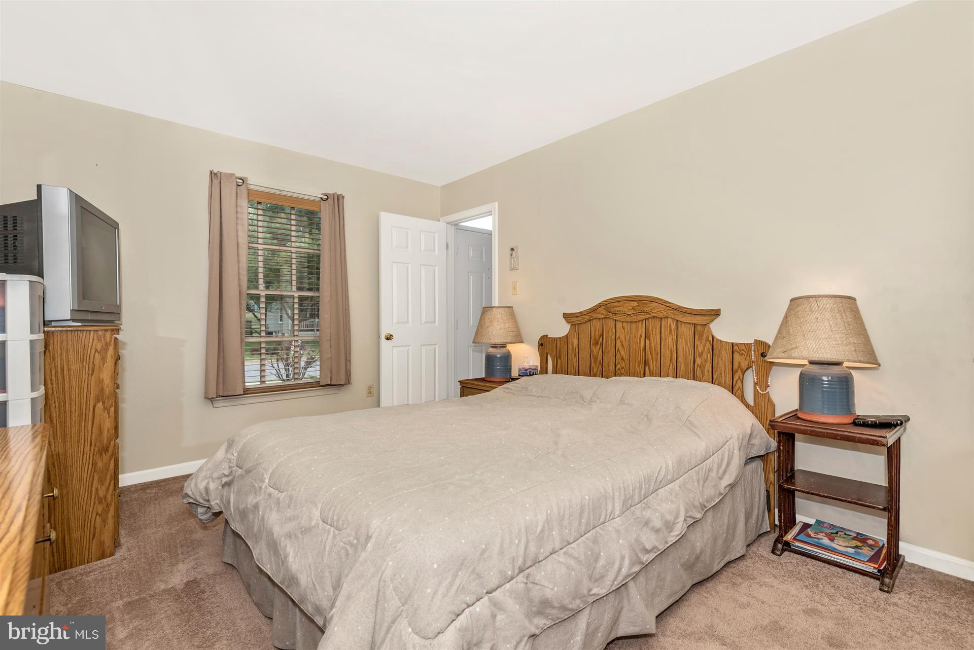 117 Rouzer Lane Thurmont, MD 21788 - Photo 9 of 19 Main level master!