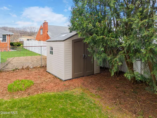 $369,900 | 14 Ledgewood Drive, Colonie, NY 12205