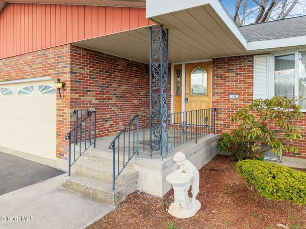 $369,900 | 14 Ledgewood Drive, Colonie, NY 12205