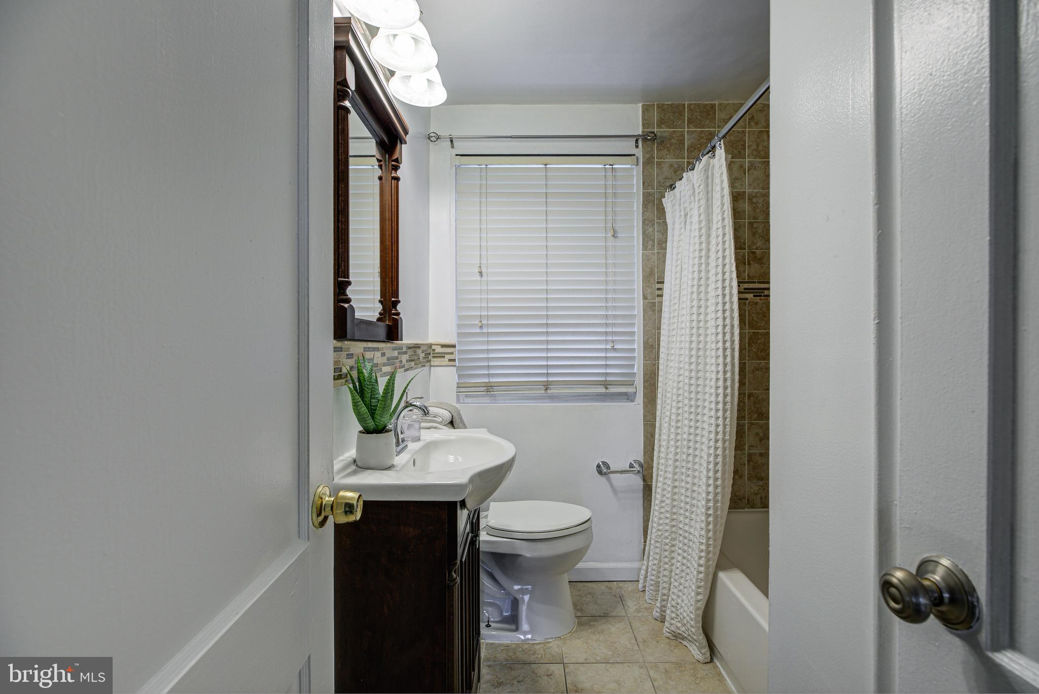 5556 Channing Road Baltimore, MD 21229 - Photo 25 of 44