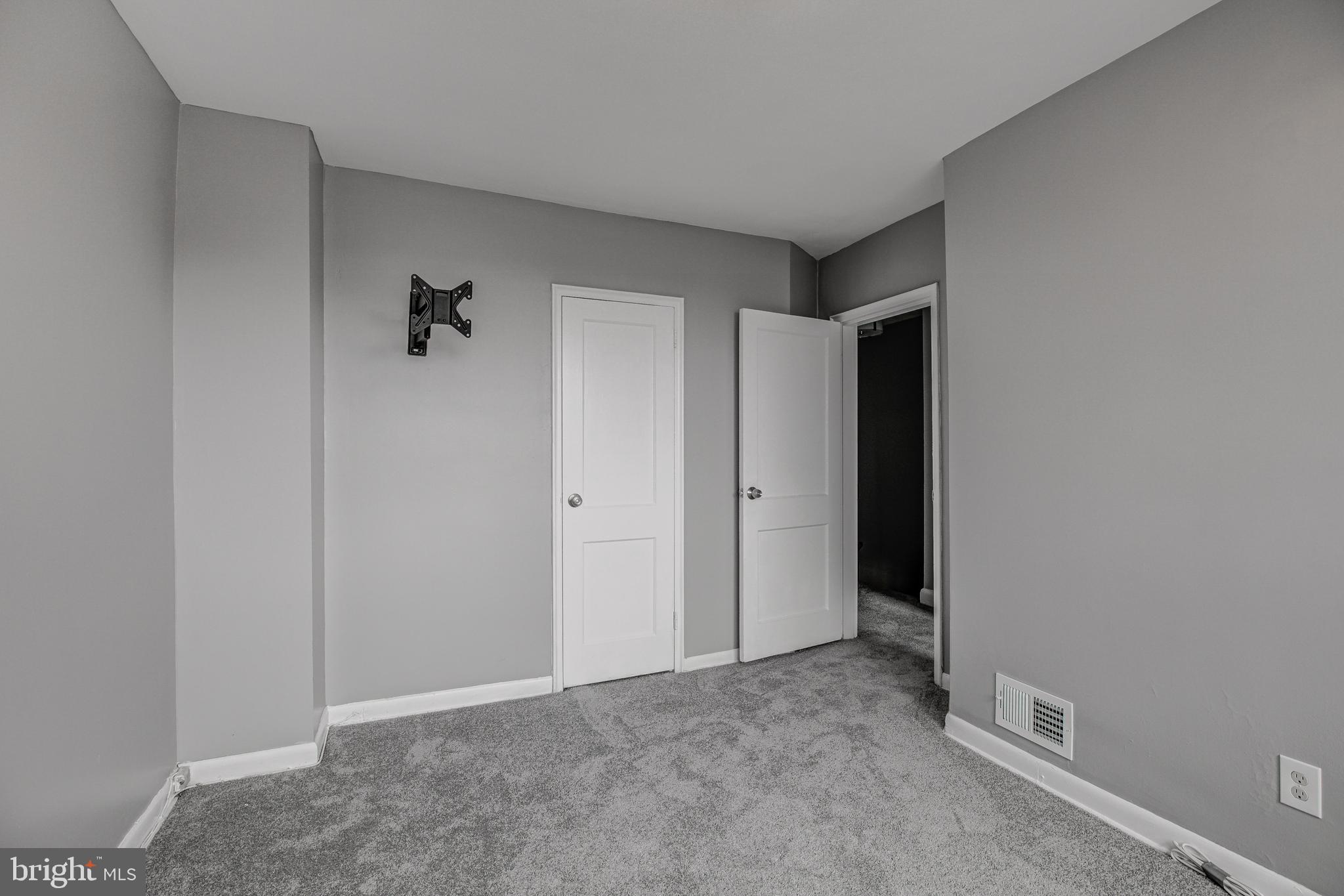 5556 Channing Road Baltimore, MD 21229 - Photo 36 of 44