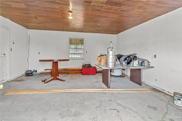 an empty room with closet and ceiling fan
