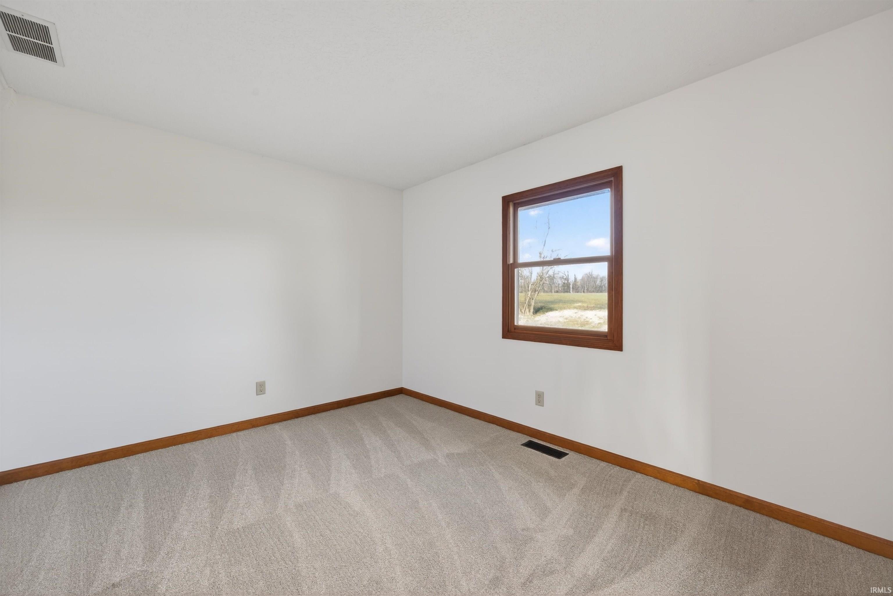 1346 North Old Worthington Road Bloomfield, IN 47424 - Photo 7 of 31