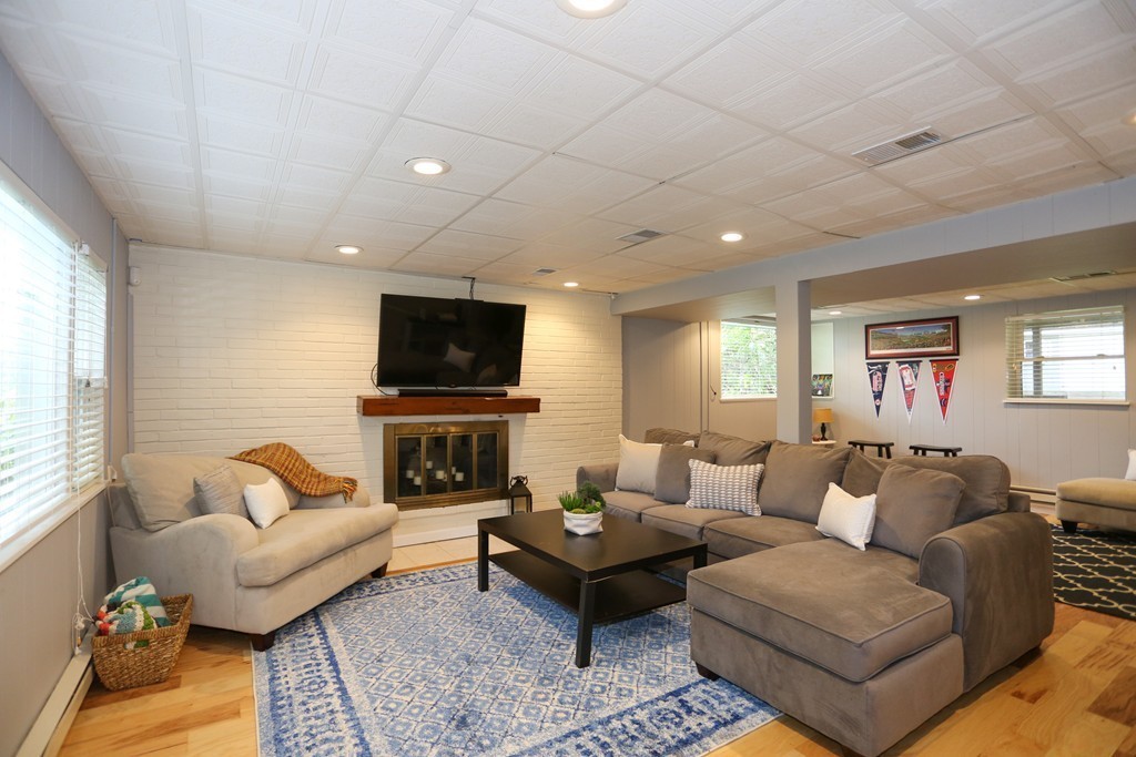 20 Ledgewood Road Framingham, MA 01701 - Photo 3 of 22 Gallery Image 3