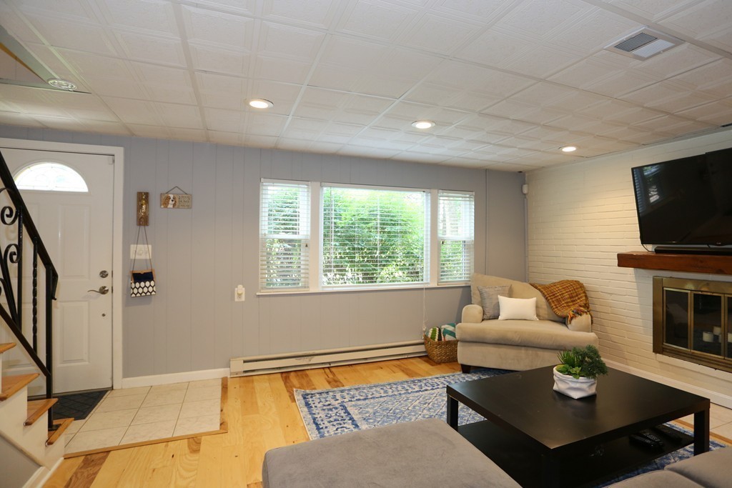 20 Ledgewood Road Framingham, MA 01701 - Photo 4 of 22 Gallery Image 4