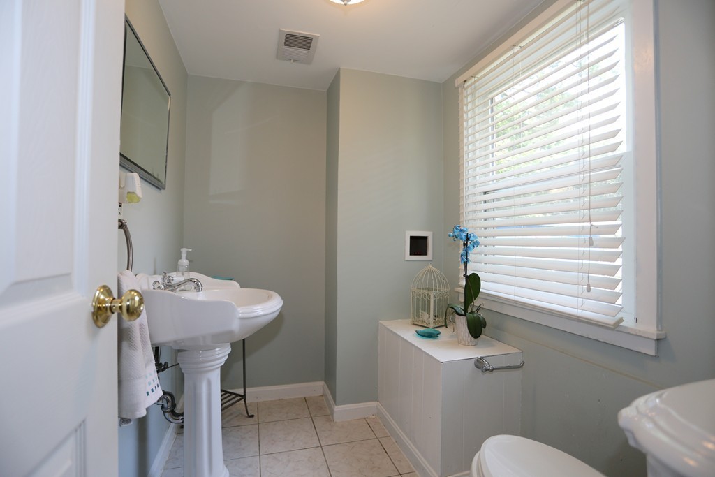 20 Ledgewood Road Framingham, MA 01701 - Photo 6 of 22 Gallery Image 6