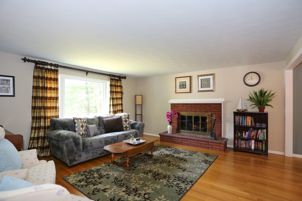 20 Ledgewood Road Framingham, MA 01701 - Photo 8 of 22 Gallery Image 8