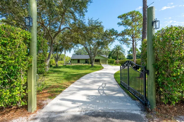$3,800 | 11989 Persimmon Boulevard, Royal Palm Beach, FL 33411