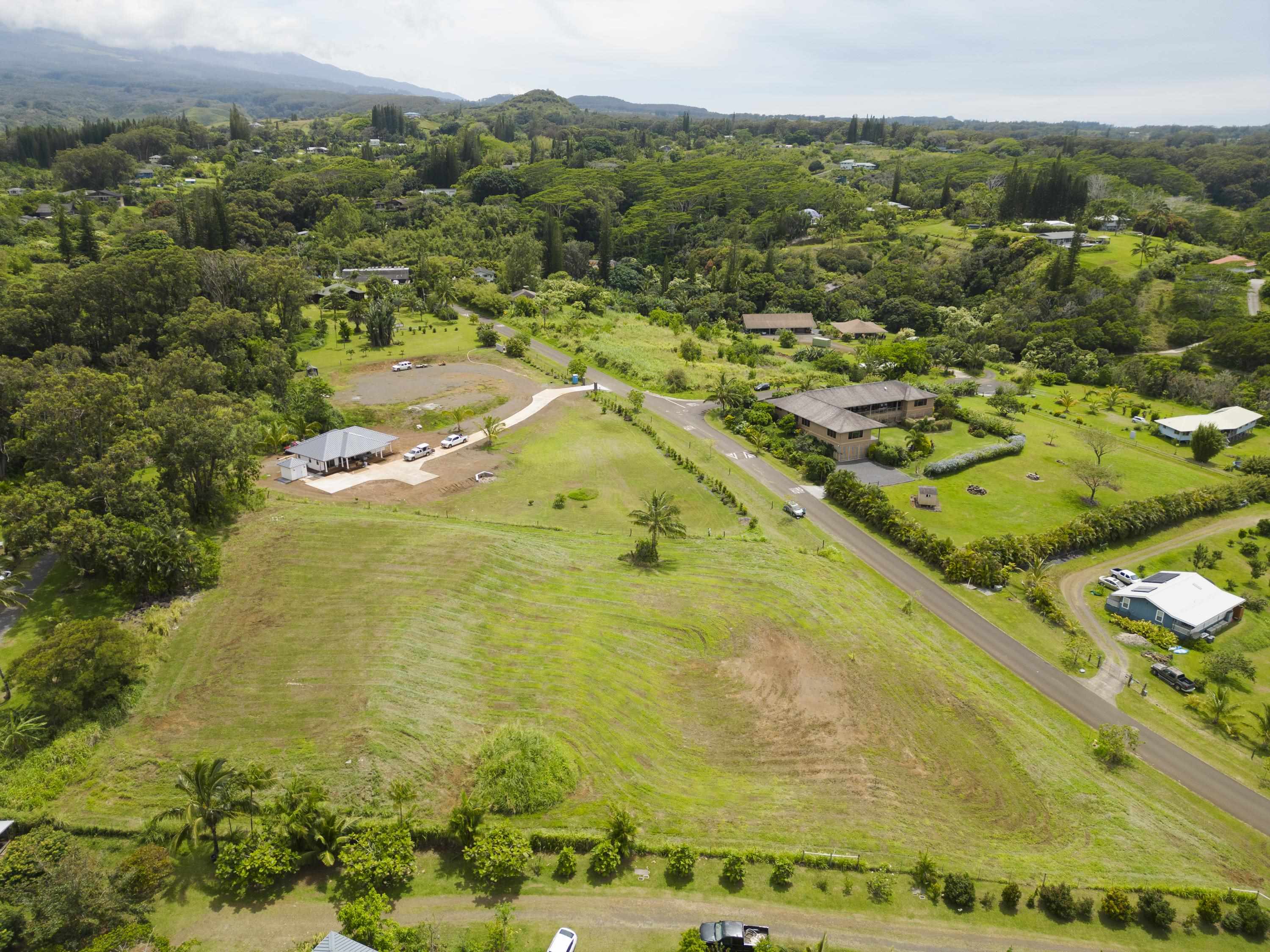 948 Hookili Road Haiku, HI 96708 - Photo 11 of 17 a view of a city