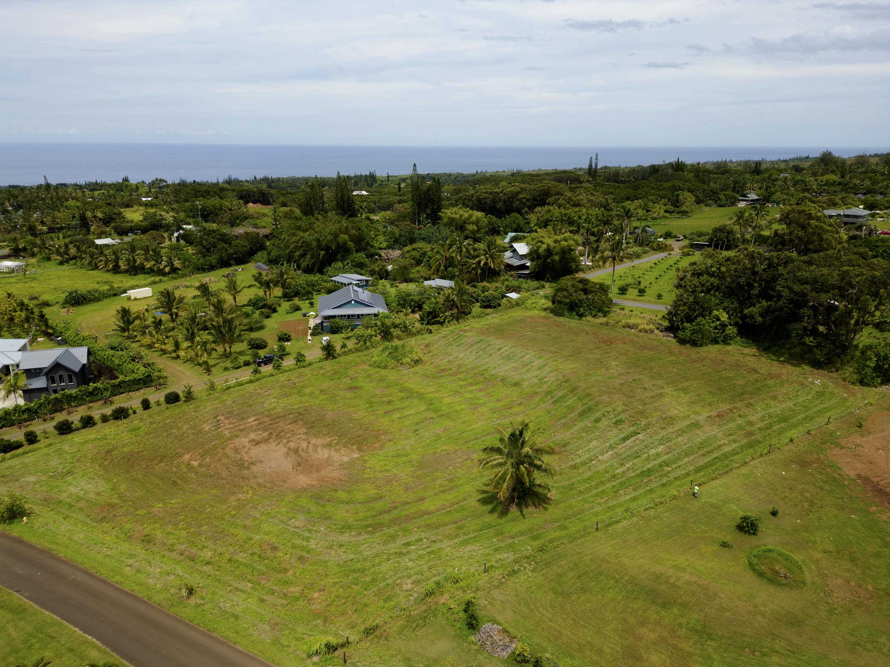 948 Hookili Road Haiku, HI 96708 - Photo 4 of 17 a view of an ocean