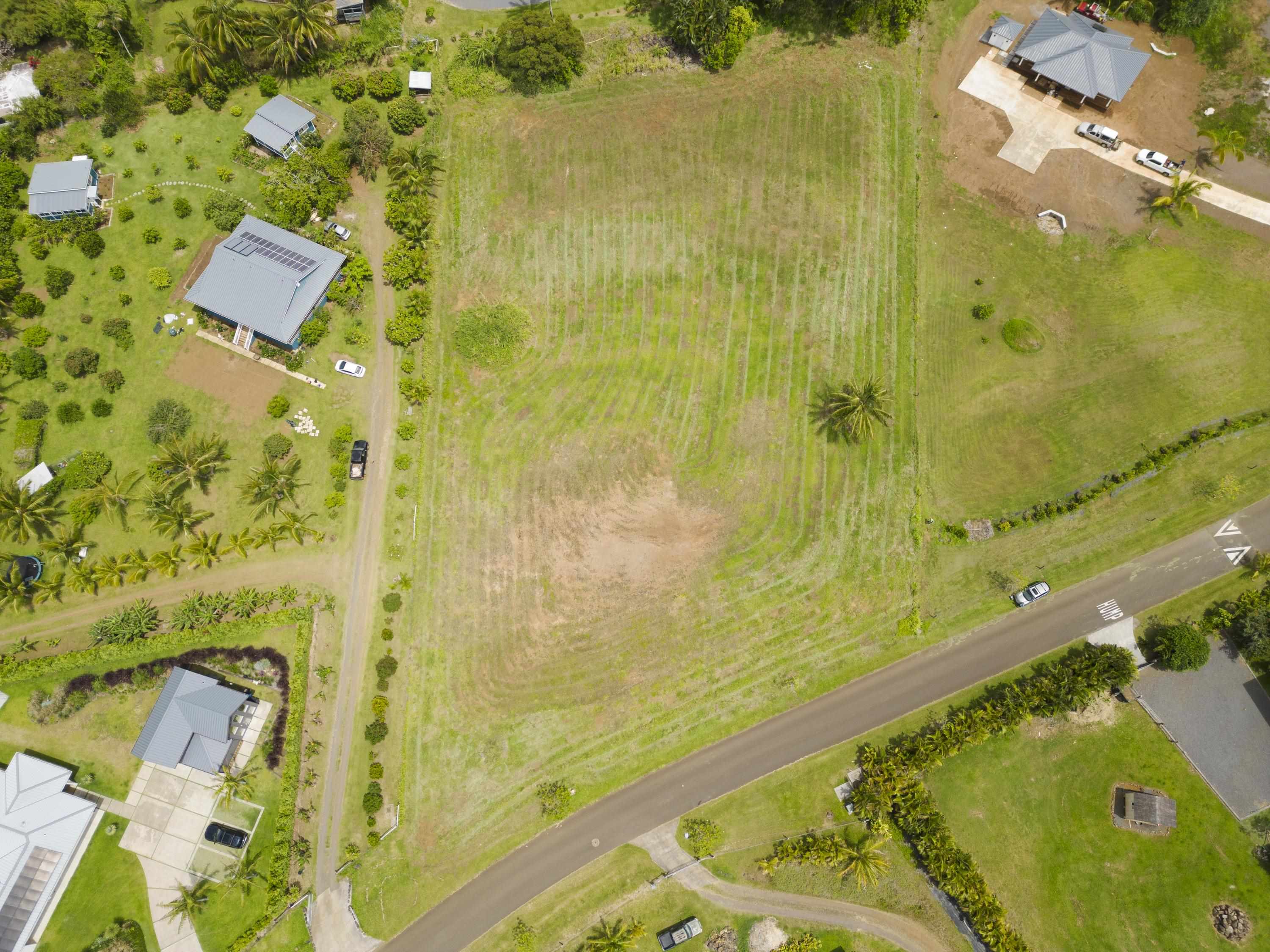 948 Hookili Road Haiku, HI 96708 - Photo 5 of 17 a bathroom with a bathtub and shower