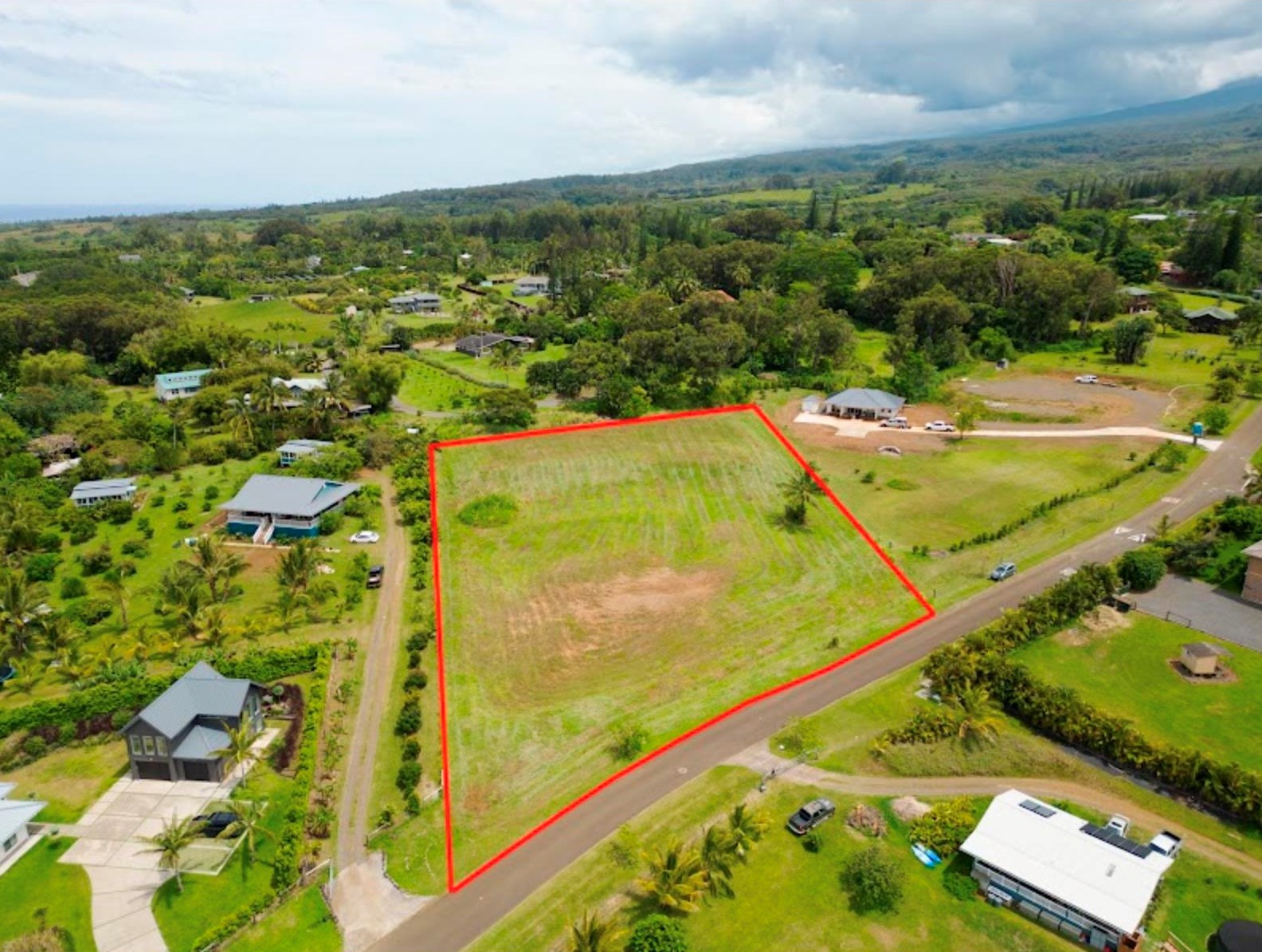 948 Hookili Road Haiku, HI 96708 - Photo 9 of 17 a view of an outdoor space