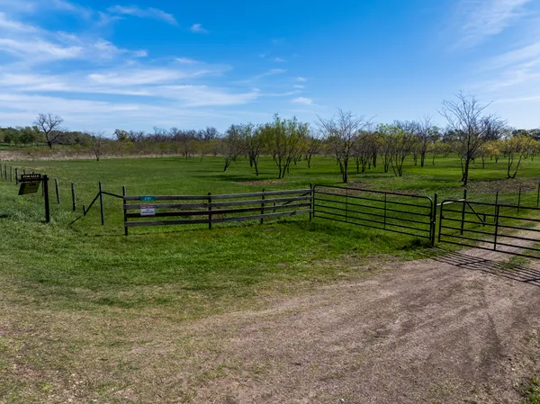 $200,000 | 2151 County Road 429, Rockdale, TX 76567