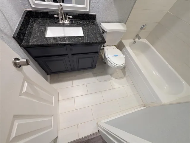 $1,895 | 12660 Hillcrest Road, Unit 5206, Dallas, TX 75230